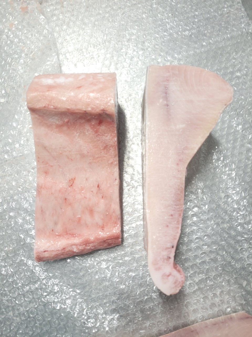 LƯỜN CÁ CỜ KIẾM SASHIMI (SASHIMI SWORDFISH BELLY)