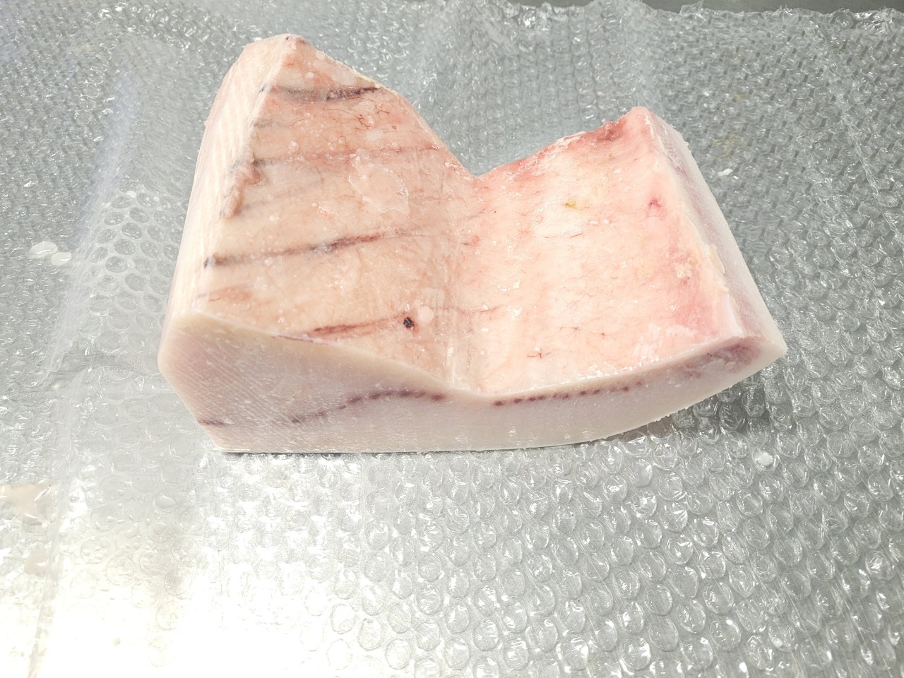 LƯỜN CÁ CỜ KIẾM SASHIMI (SASHIMI SWORDFISH BELLY)